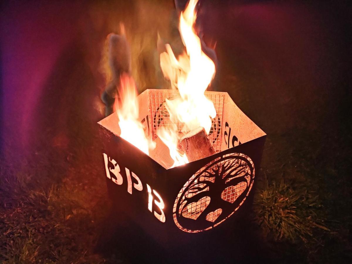 Battle Pods And Bells Glamping Hotel Luaran gambar
